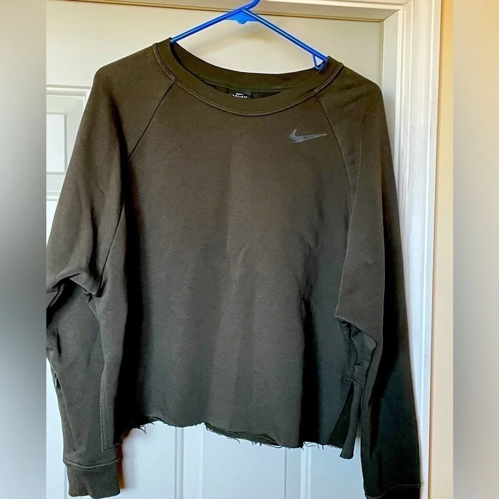 Nike Army Green dri fitsweat shirt size medium